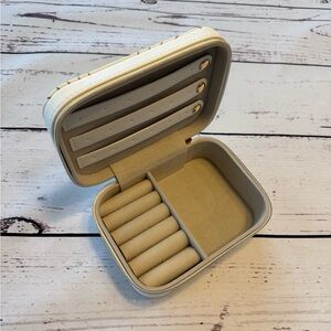 NEW cupcakes and cashmere Travel Jewelry Organizer Zippered Box - Cream and Gold